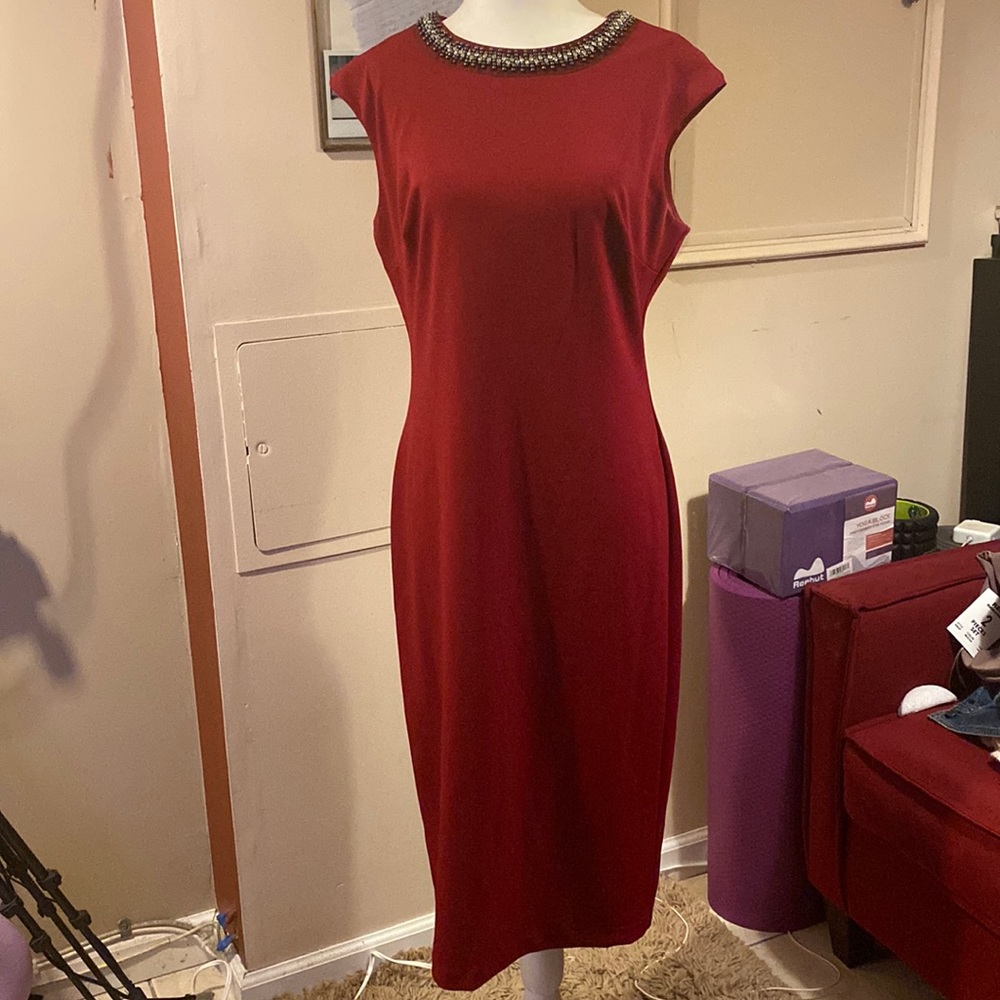 Beautiful embroidered form fitting maroon dress 👗🥰  Night out or office chic!